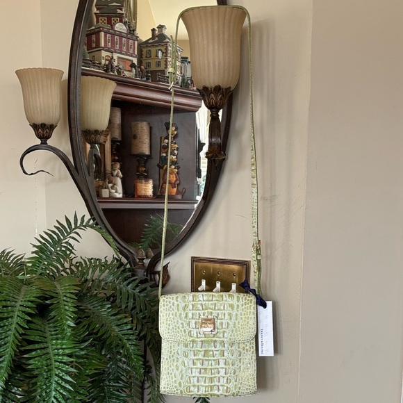 Brand New Dooney & Bourke Crocodile Embossed Leather Green Crossbody Purse - Picture 2 of 16